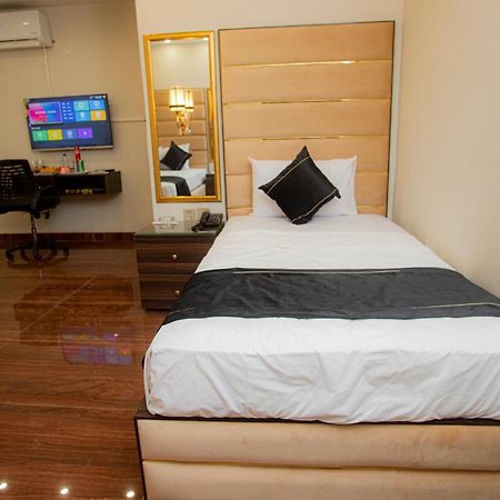 Hotel White Season Gulberg Лахор Экстерьер фото