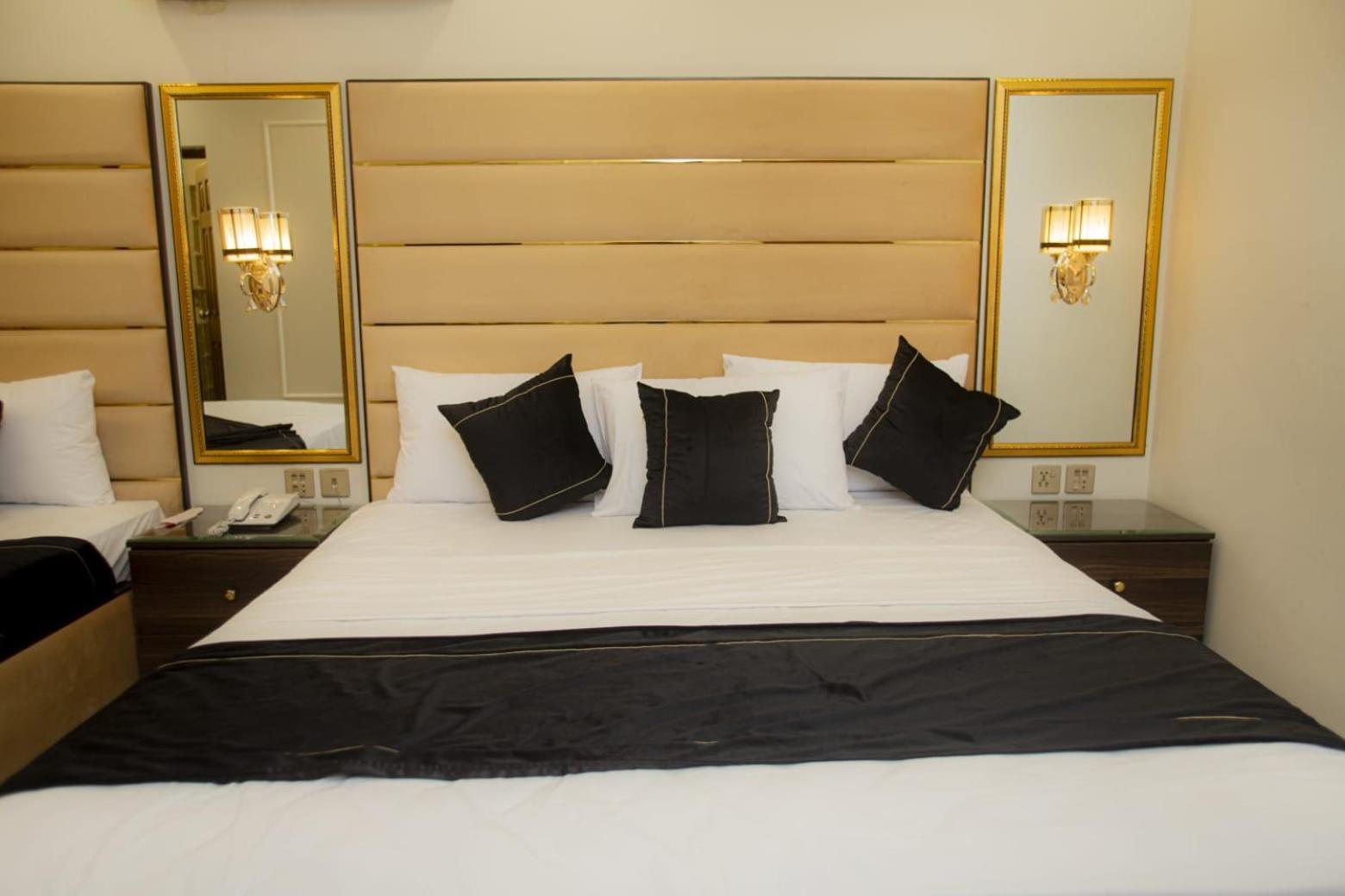 Hotel White Season Gulberg Лахор Экстерьер фото