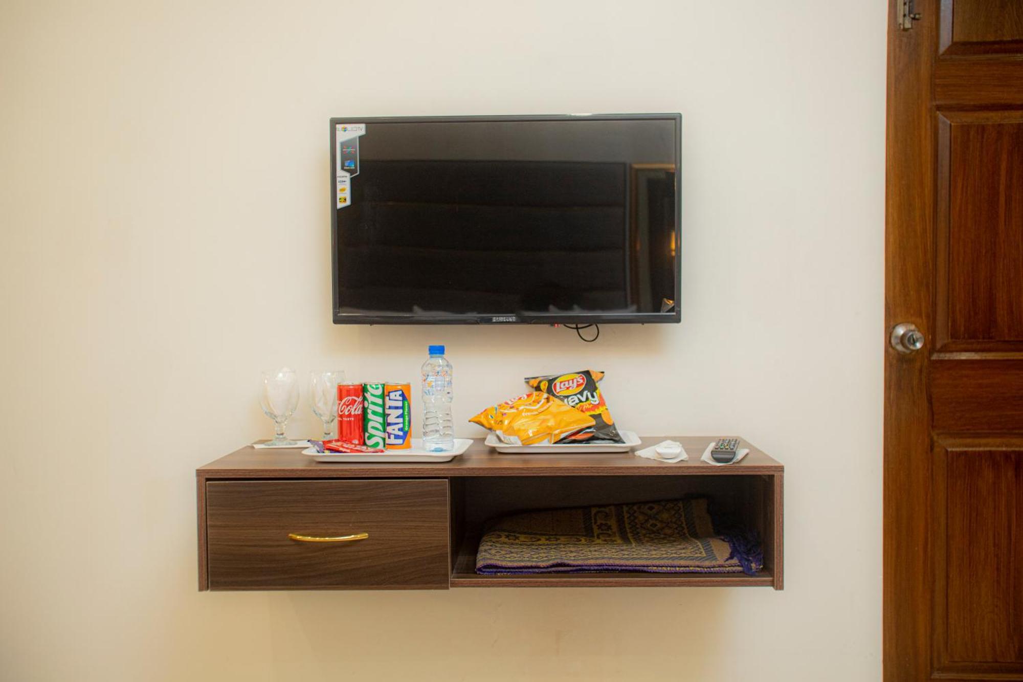 Hotel White Season Gulberg Лахор Экстерьер фото