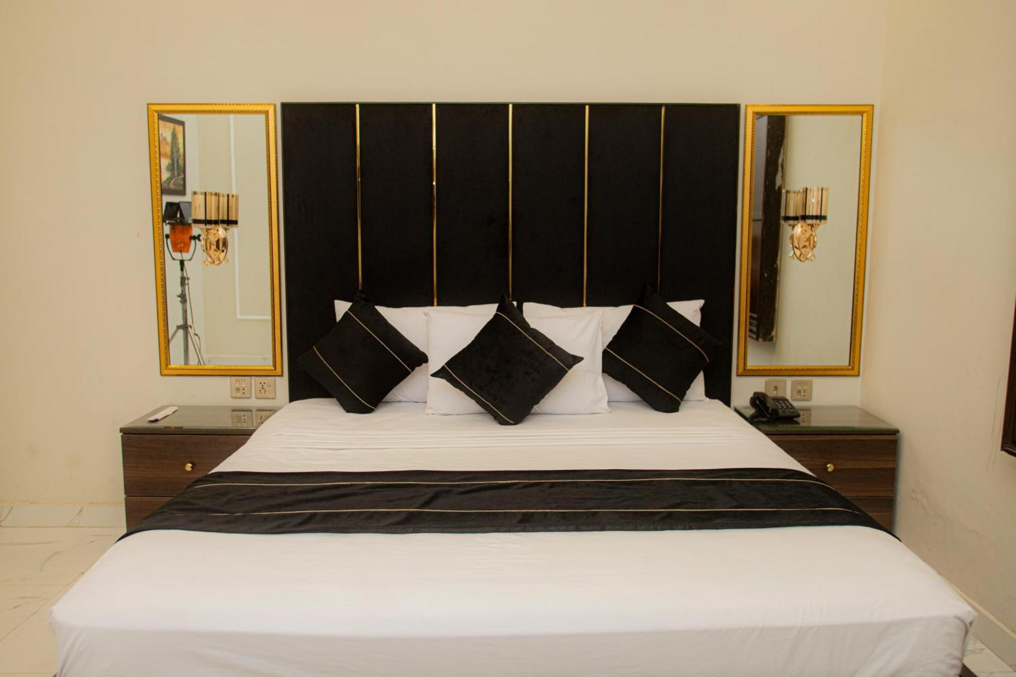 Hotel White Season Gulberg Лахор Экстерьер фото